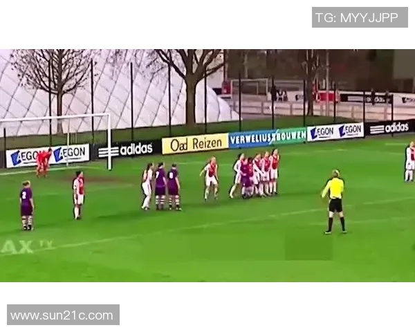 外国足球明星热辣海滩对决展现激情与友谊的精彩瞬间