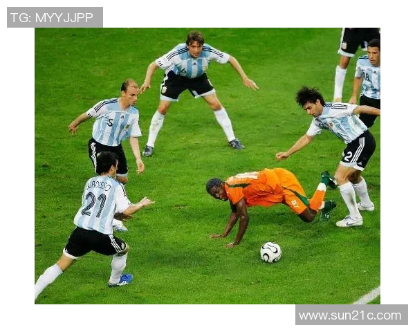 足球明星全名及其精彩瞬间高清图片展示与解析