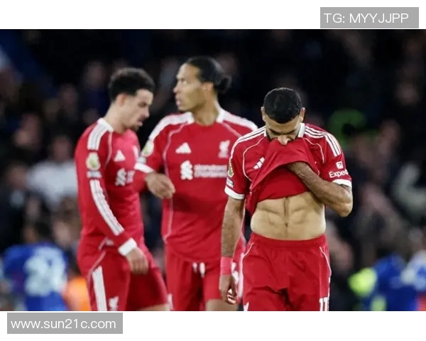 利物浦与巴萨激战回顾球迷热议经典对决与战术较量